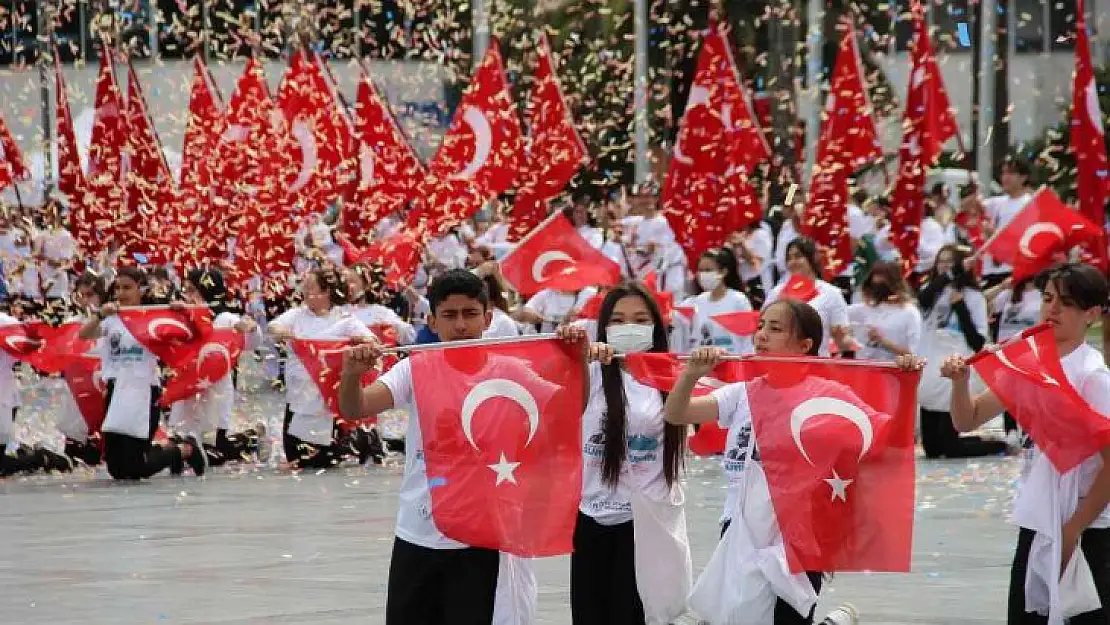 19 Mayıs İzmir'de coşkuyla kutlandı