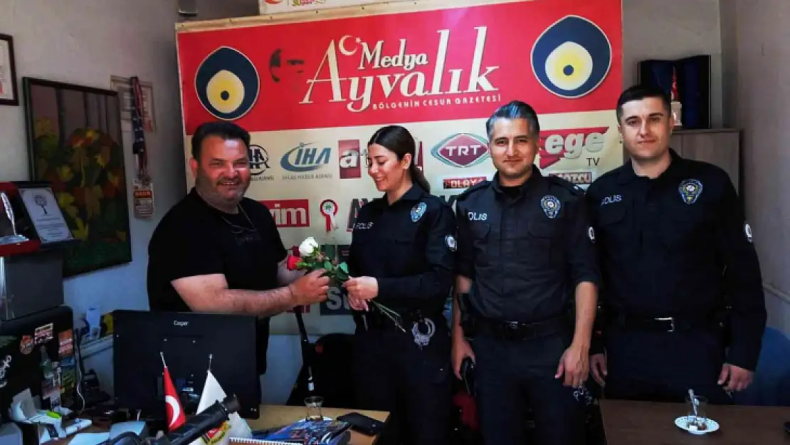 Ayvalık Polisi'nden engelli gazeteciye jest