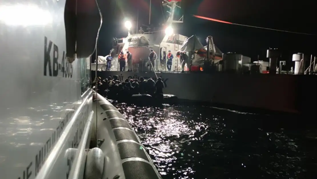Ayvalık'ta 33 göçmen kurtarıldı