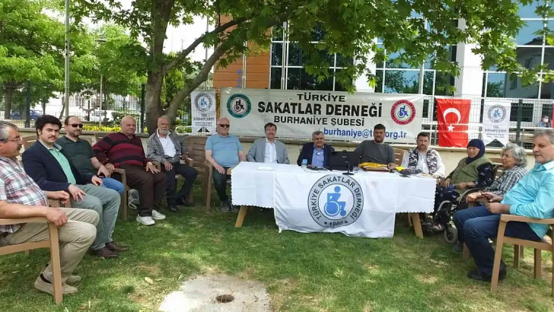 Balıkesir'de engellilerin el emeği göz nuru eserleri sergilendi