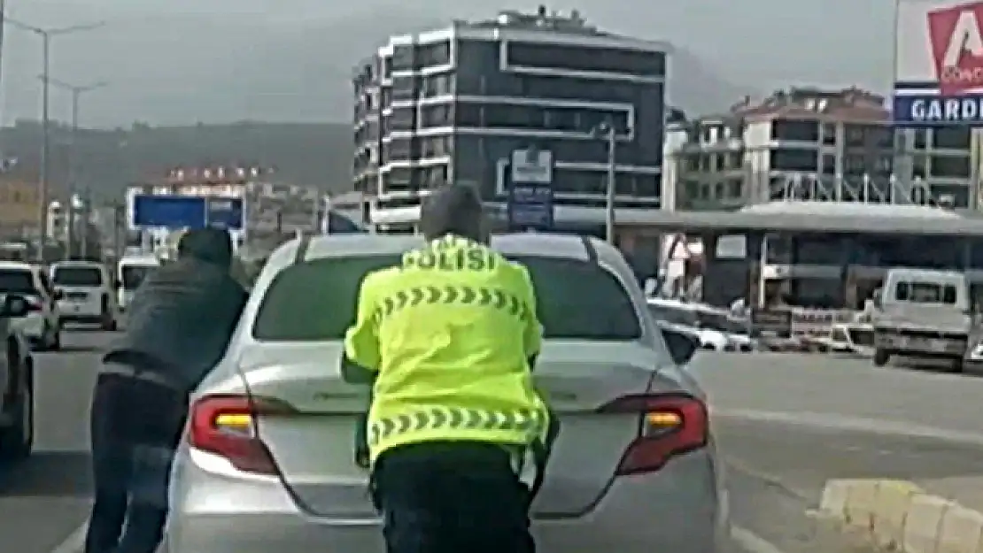 Edremit'te Polis Haftası'nda sürücüye polis şefkati