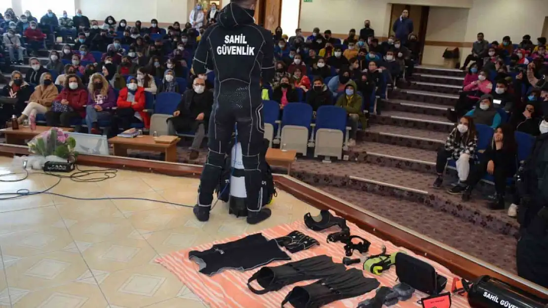 Edremit'te Sahil Güvenlik ve Sat komandoları öğrencilere mesleklerini anlattı