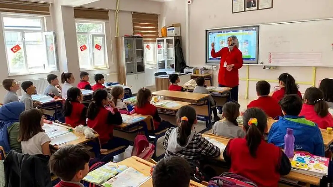 Kütahya'da ilkokul öğrencilerine ağız ve diş sağlığının önemi anlatıldı