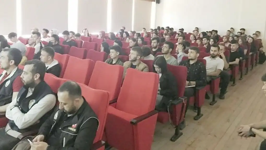 Simav MYO'da Sosyal Medya Farkındalığı semineri