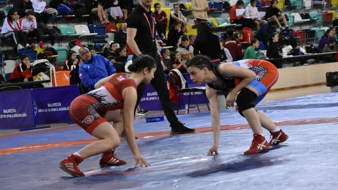Yasemin Adar Kadınlar Güreş Türkiye Şampiyonası başladı