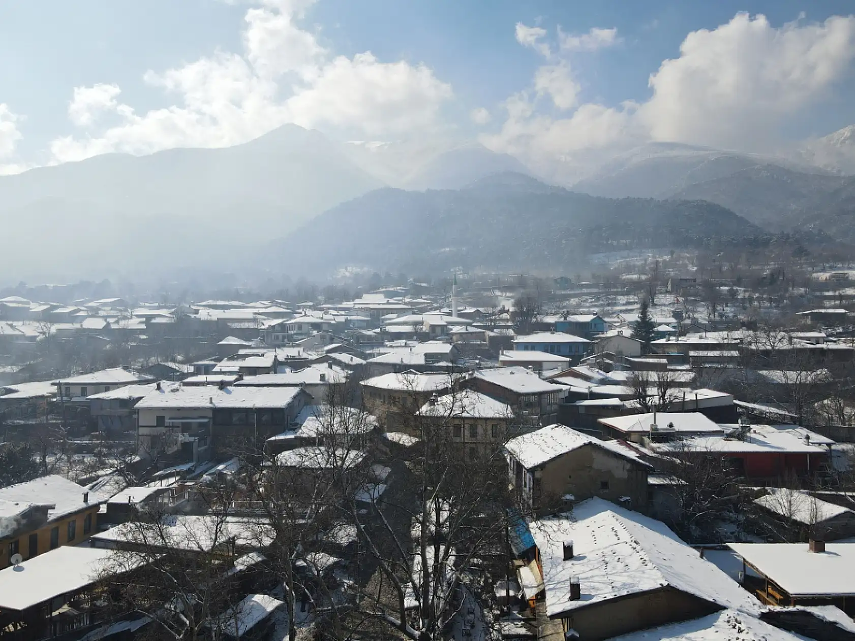 Beyazlara bürünen Gölyazı ve Cumalıkızık havadan böyle görüntülendi