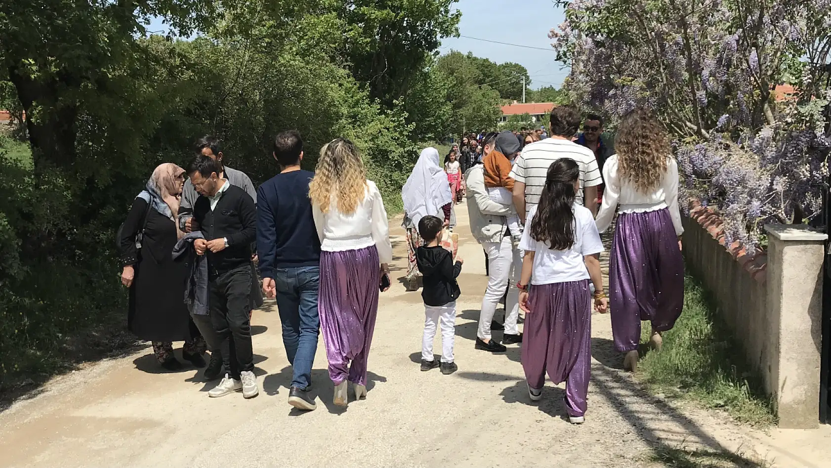 Çanakkale'de Aşıklar Sokağı'nda gençler kısmetini aradı