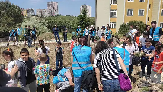 300 fidan topraklarla buluştu