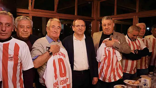 Ayvalık'ta Ergün Tekincan' saygı gecesinde efsane futbolcular buluştu