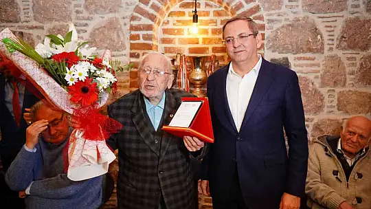 Ayvalık'ta Ergün Tekincan' saygı gecesinde efsane futbolcular buluştu
