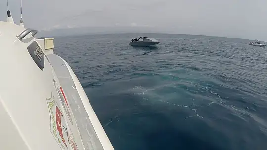 Ayvalık'ta Sahil Güvenlik 30 göçmeni kurtardı