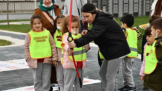 Balıkesir'de çocuklara uygulamalı trafik eğitimi