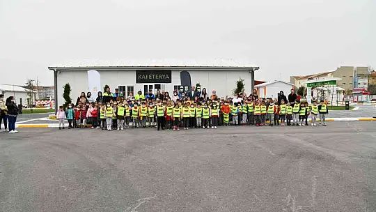 Balıkesir'de çocuklara uygulamalı trafik eğitimi
