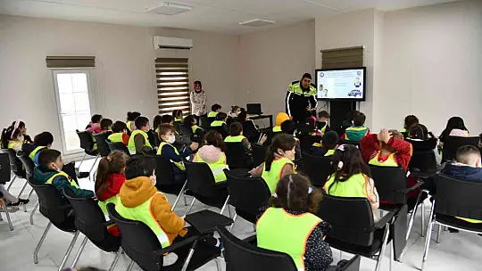 Balıkesir'de çocuklara uygulamalı trafik eğitimi