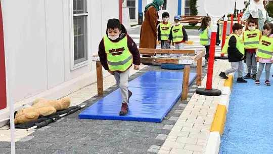 Balıkesir'de çocuklara uygulamalı trafik eğitimi