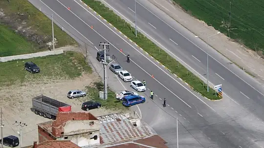 Balıkesir'de jandarma trafiği havadan denetledi