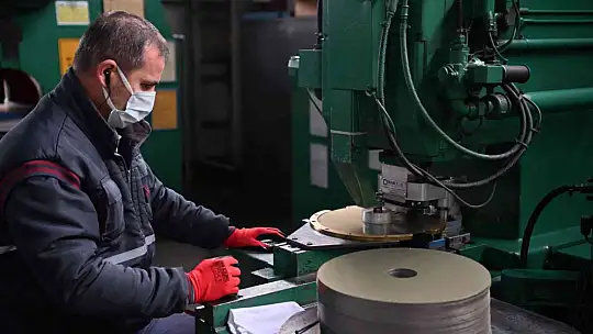 Başkan Yılmaz, savunma sanayi üreticisi fabrikayı gezdi