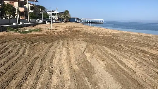 Burhaniye plajları düzenleniyor