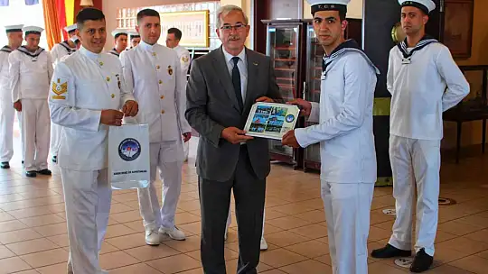 Özel bireyler 1 günlük askerlik heyecanı yaşadı