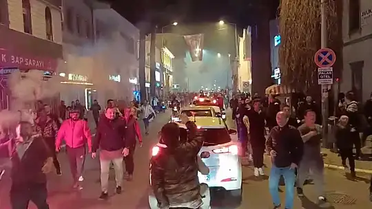 Şampiyon Ayvalıkgücü'ne coşkulu karşılama