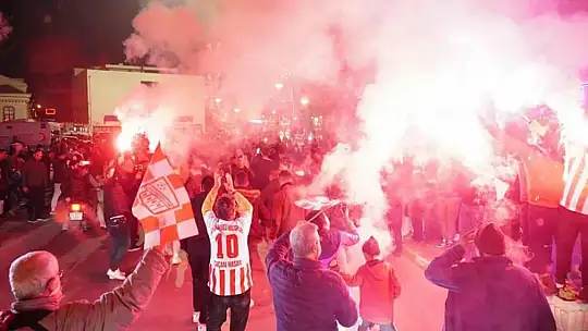 Şampiyon Ayvalıkgücü'ne coşkulu karşılama