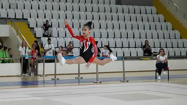 Aerobik Cimnastik CimnastLig 1. hafta müsabakaları Manisa'da yapıldı