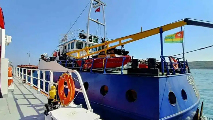 Çanakkale Boğazı'nda karaya oturan gemi kurtarıldı