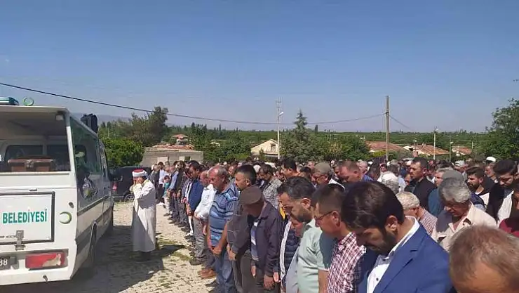 Kazada hayatını kaybeden aile fertleri yan yana toprağa verildi