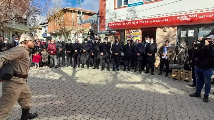 Koca Seyit'in torunlarına 'Koca Seyit' tiyatrosu