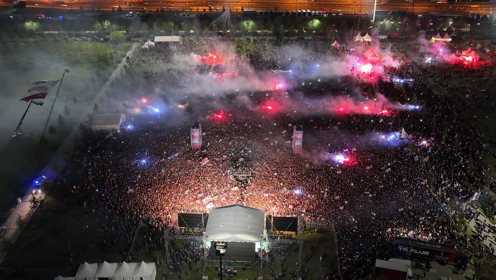 Trabzonspor'un şampiyonluk kutlaması havadan görüntülendi