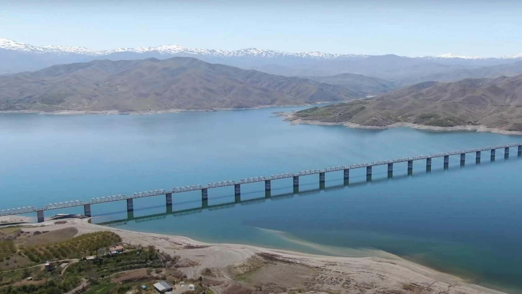 Türkiye'nin en uzun demiryolu köprüsü Elazığ'da