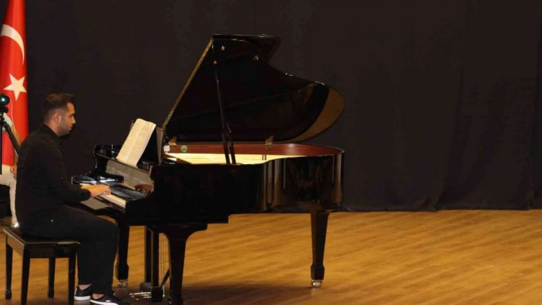 ADÜ'de piyano konseri gerçekleşti