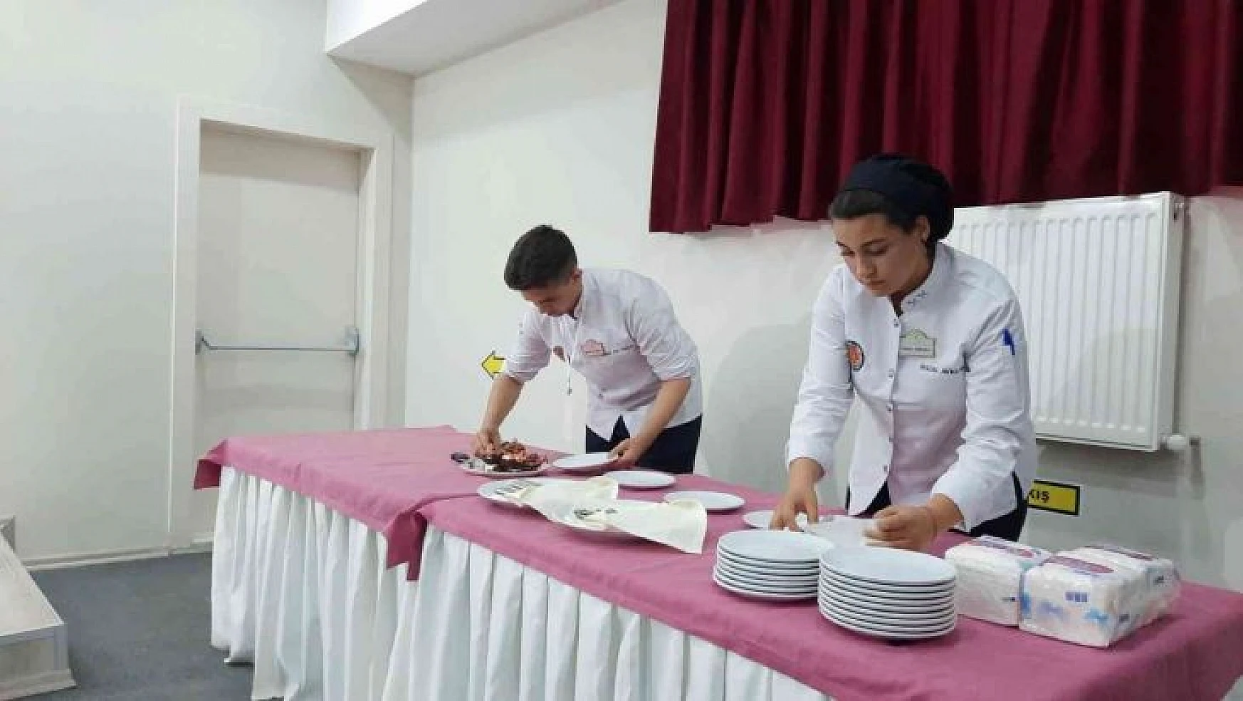 Aydın'da öğrenciler 'Glütensiz yemek Yarışması'nda' hünerlerini sergiledi