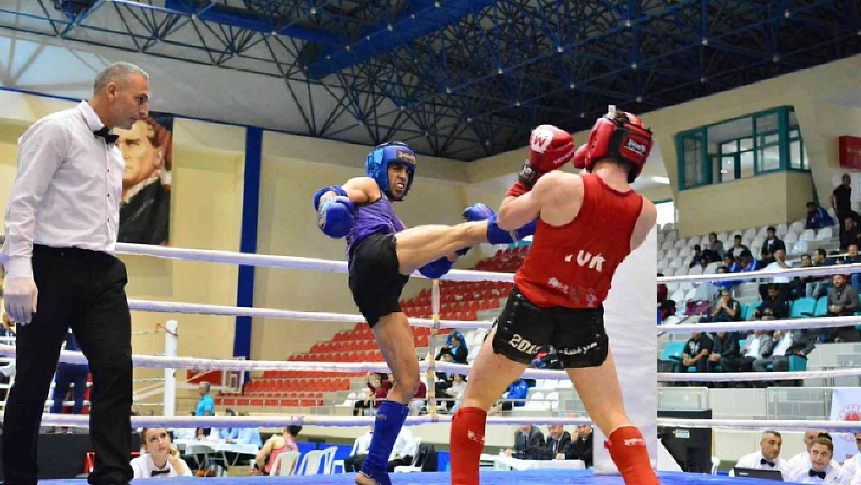 Balıkesir'de Üniversiteler arası muay thai şampiyonası başladı