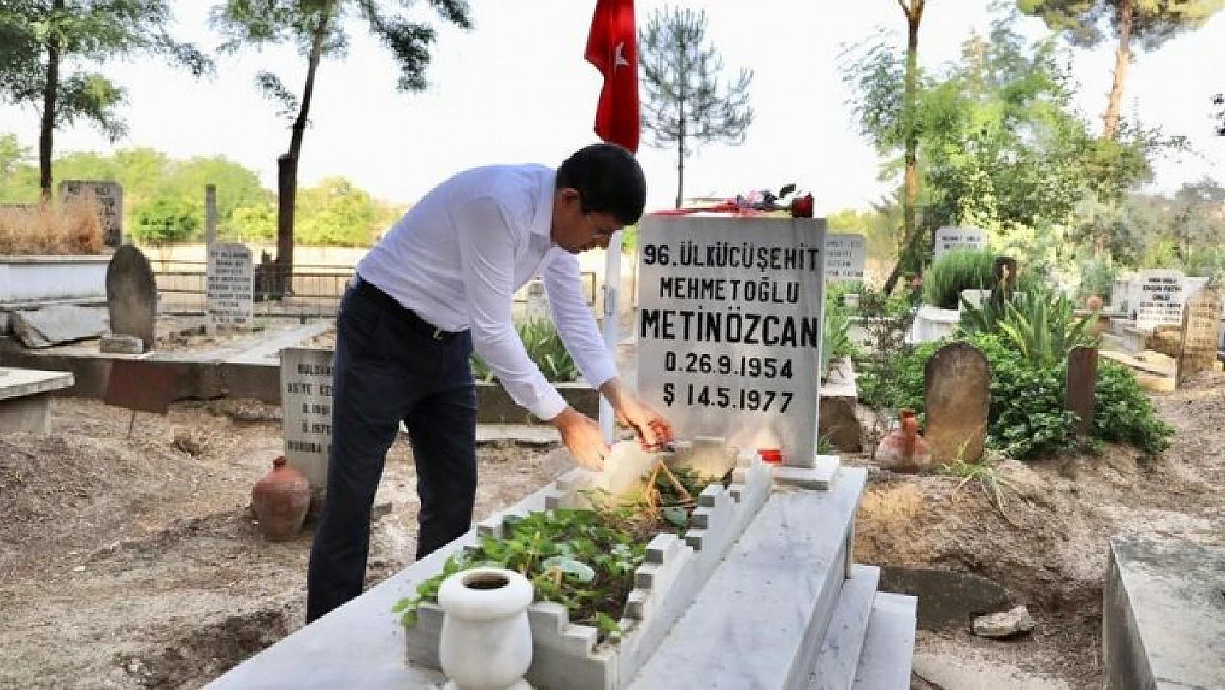 Başkan Özcan 'Ülkücü Şehitleri Anma Günü' dolayısıyla kabir ziyareti gerçekleştirdi