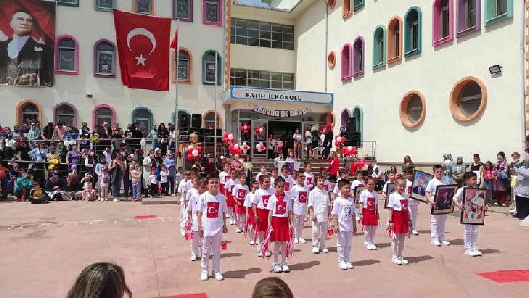 Biga Fatih İlkokulu Avrupa Kalite Etiketi aldı