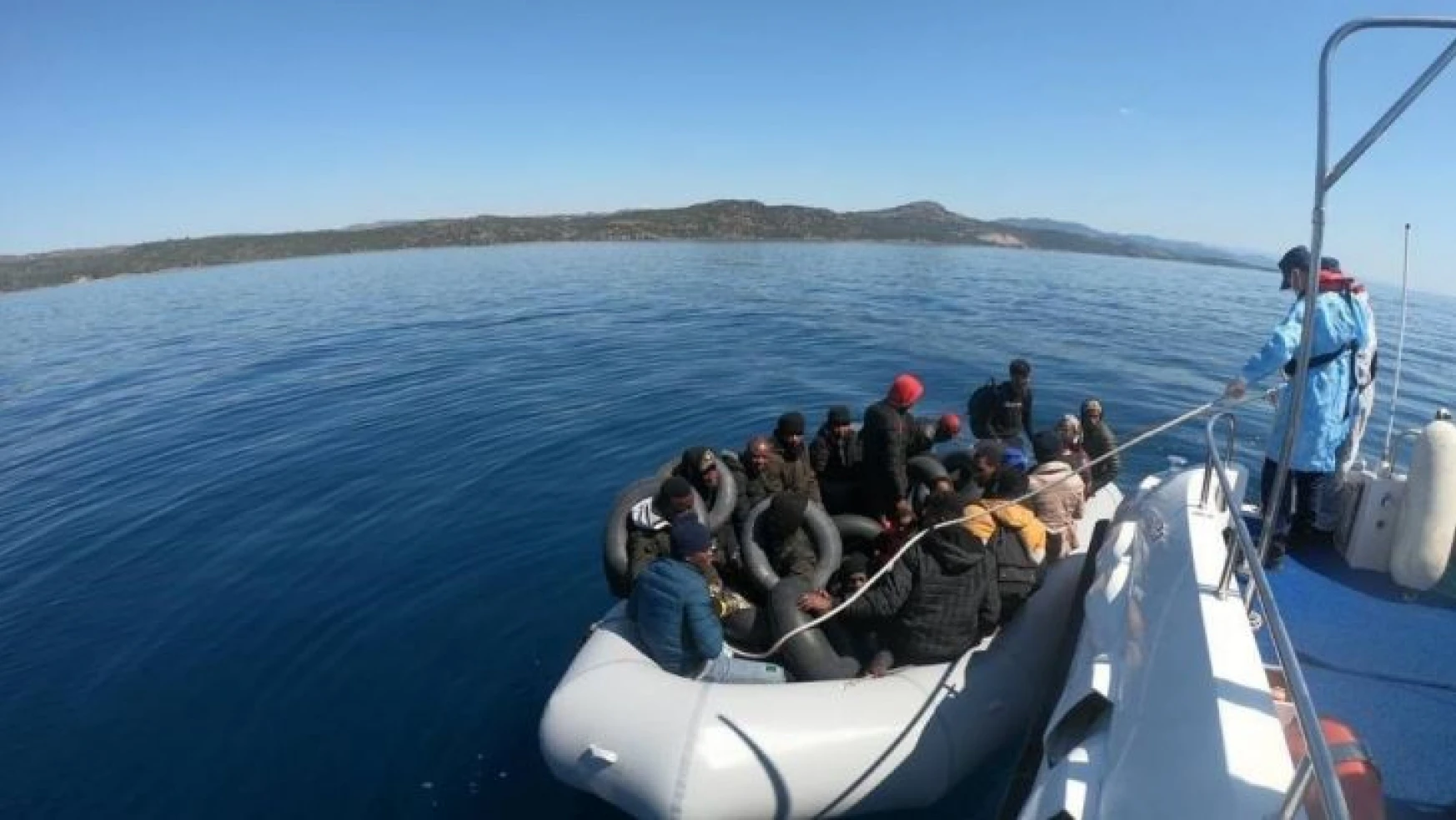 Çanakkale açıklarında 27 düzensiz göçmen kurtarıldı