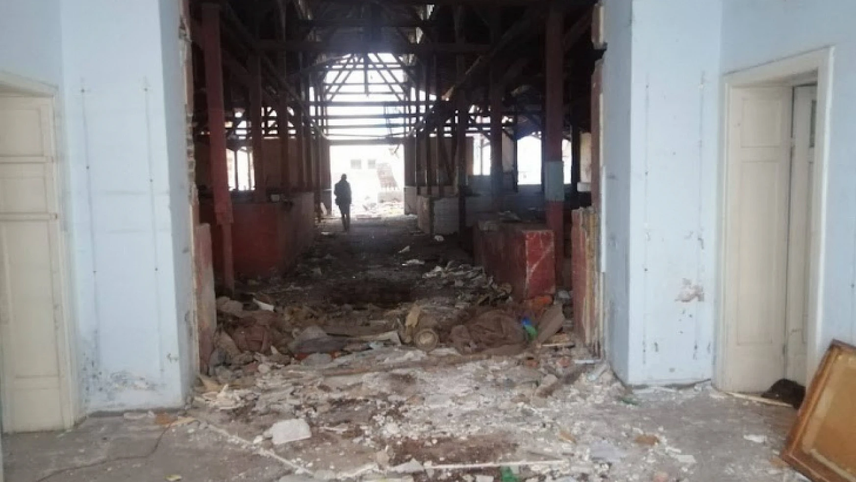 Erdek'te Marmarabirlik eski binası yıkılıyor