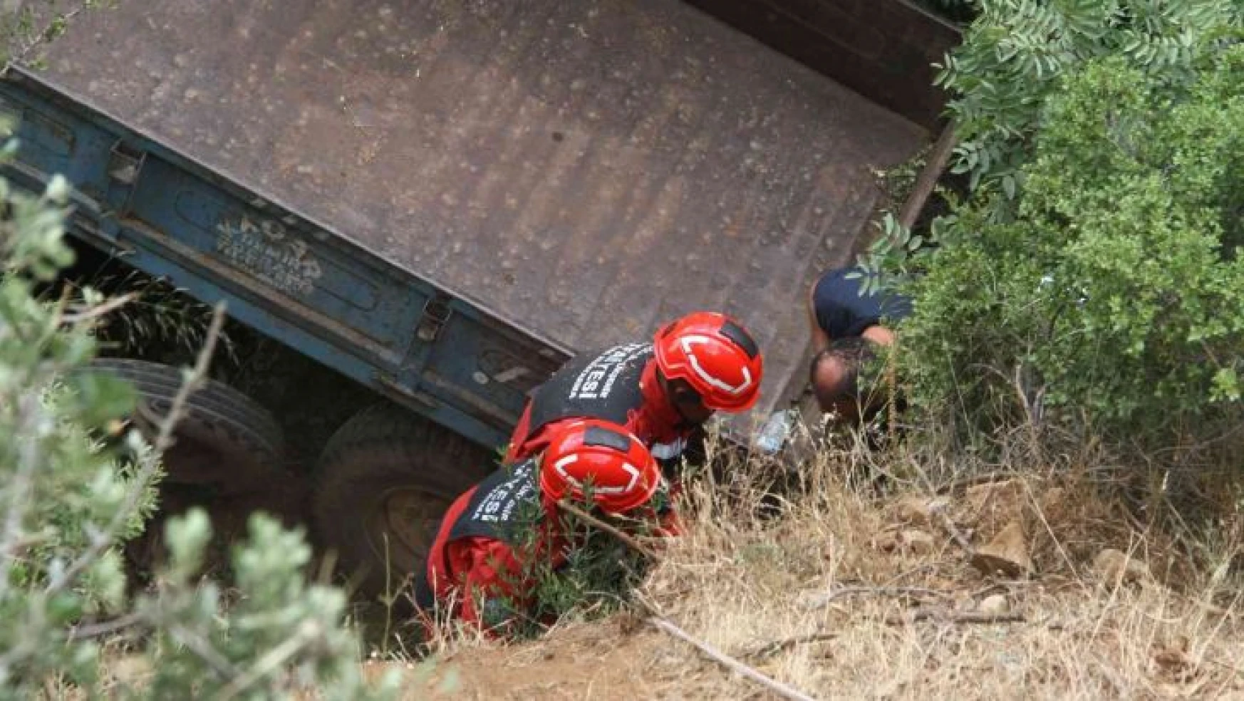 Fethiye'de uçuruma devrilen traktörün sürücüsü öldü