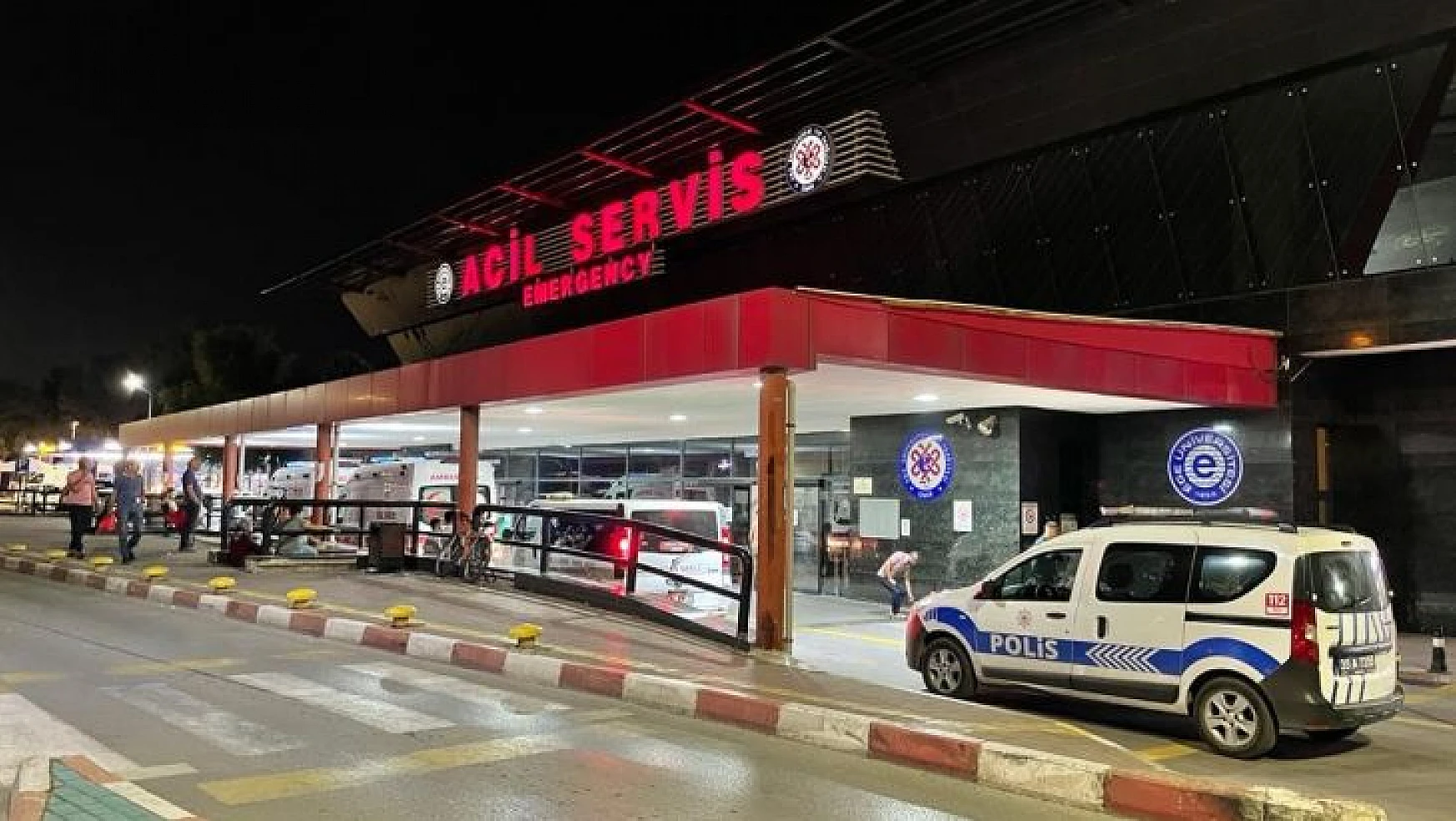 İzmir'de bıçaklı kavga: 1 ölü