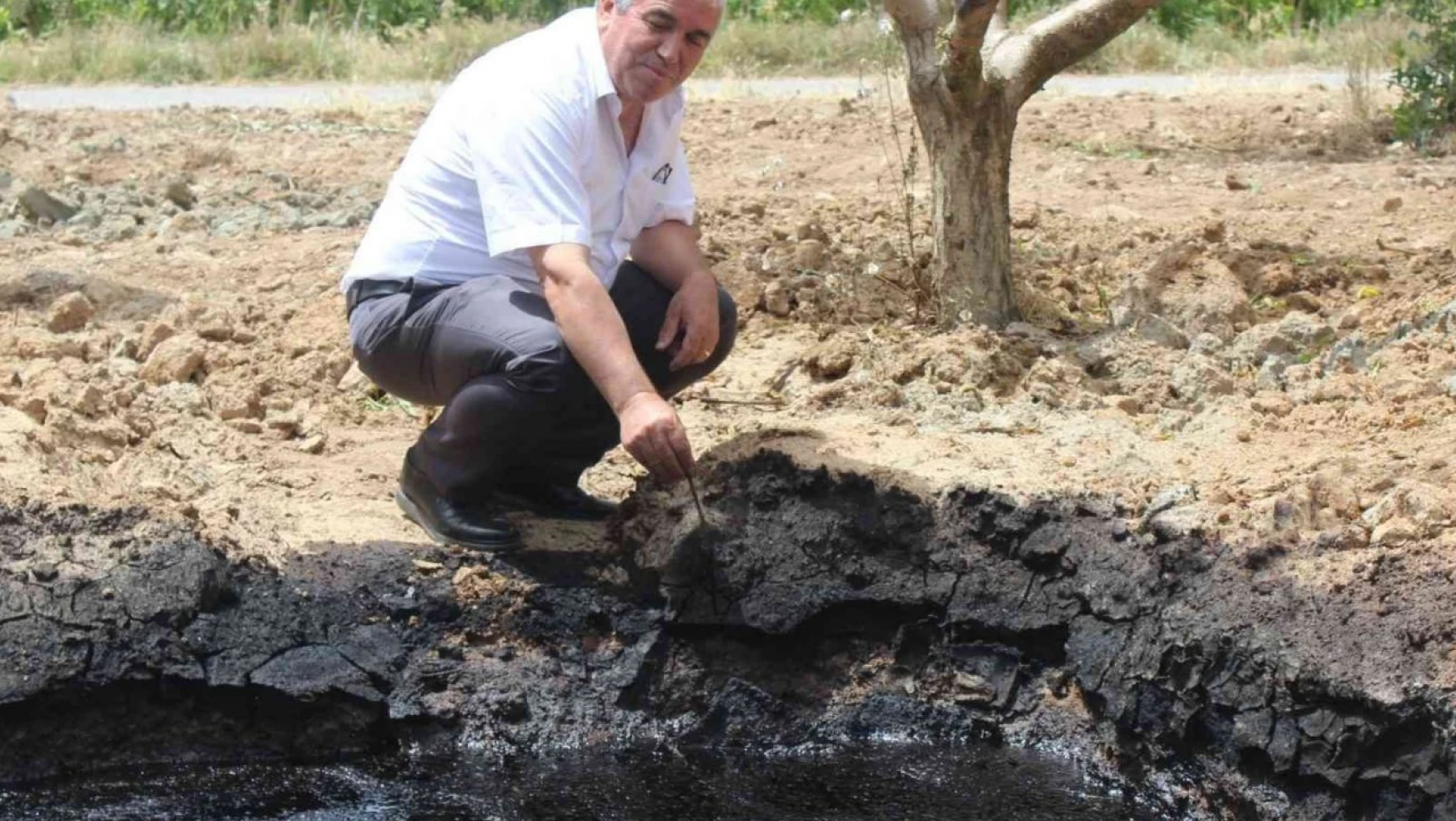 Manisa'da petrole benzer siyah sıvı heyecan uyandırdı