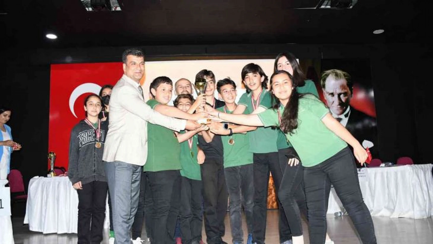 Milas'ta Matematik Ligi'nde şampiyon Merkez Ortaokulu oldu
