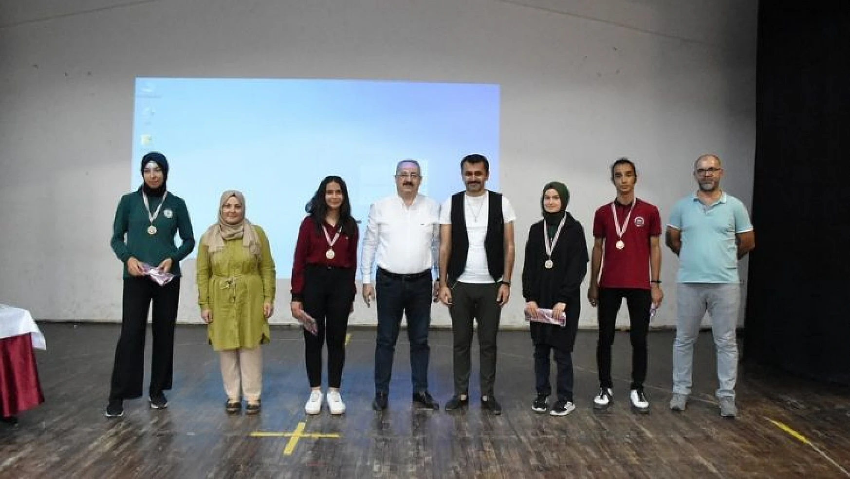 Salihli'de Liseler Arası Akıl ve Zeka Oyunları Turnuvası düzenlendi