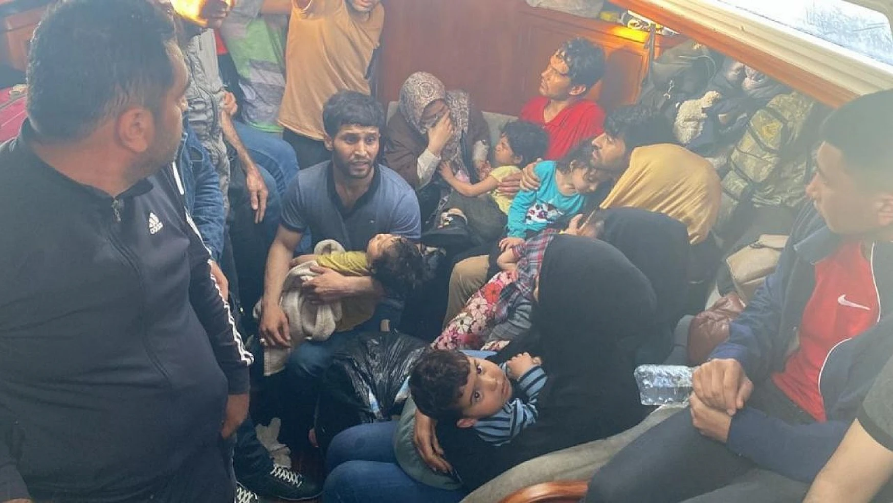 Seydikemer'de  yelkenli teknede 35 düzensiz göçmen yakalandı