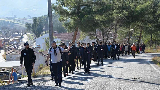 Altıeylül'lü gençler doğa yürüyüşü düzenledi
