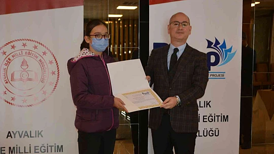 Ayvalık'ta başarılı öğrencilerine öğle yemeği ikramı