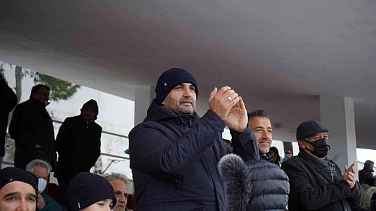 Ayvalıkgücü Belediyespor'a liderlik çok yakıştı