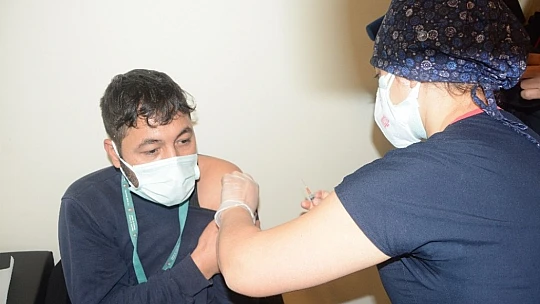 Balıkesir'de Covid aşılaması başladı