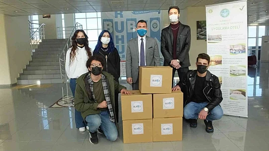 Balıkesir'de üniversiteliler ihtiyaç sahiplerine gıda yardımı götürdü