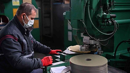 Başkan Yılmaz, savunma sanayi üreticisi fabrikayı gezdi